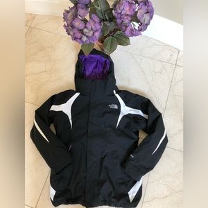 Girl’s The North Face 2 in 1 Jacket, Black and Purple Color Size 10/12